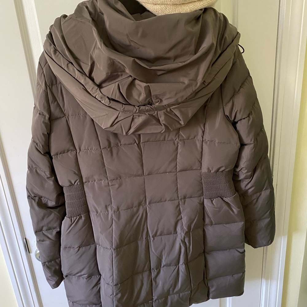 Cole Haan zip-front puffer hooded coat. - Picture 4 of 4